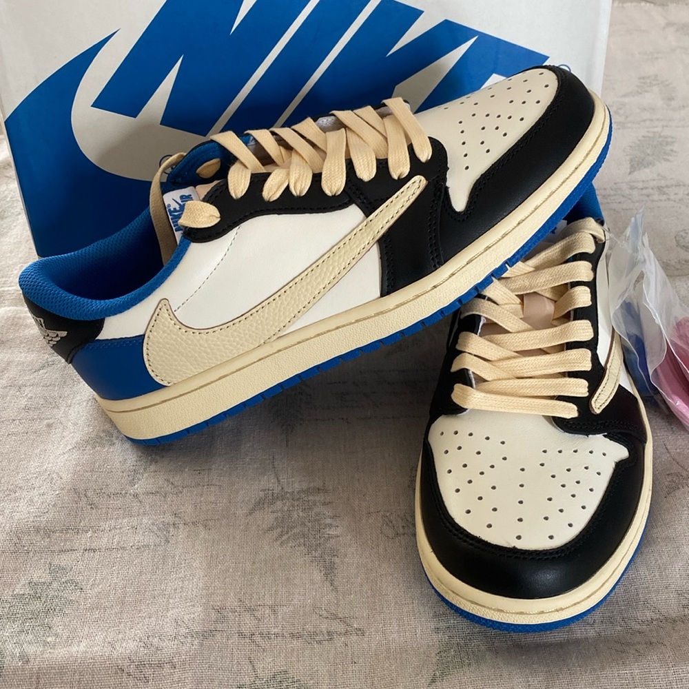 Travis Scott X Fragment Design X Air Jordan 1 Sneakers Mens